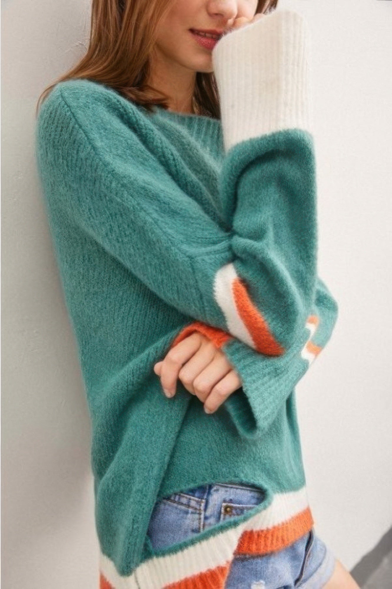 Color Block Sweater With Cut Out - Farnelli