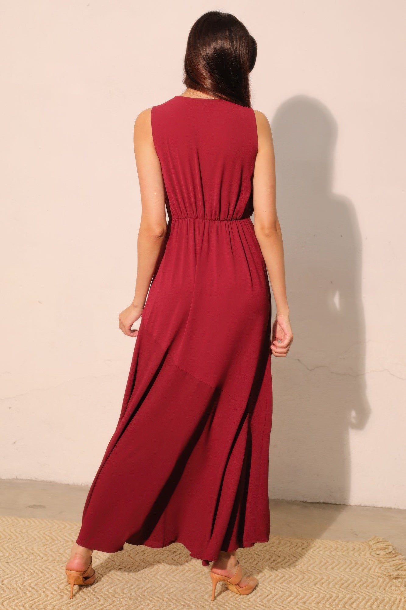 Textured Solid V-neck Maxi Dress - Farnelli
