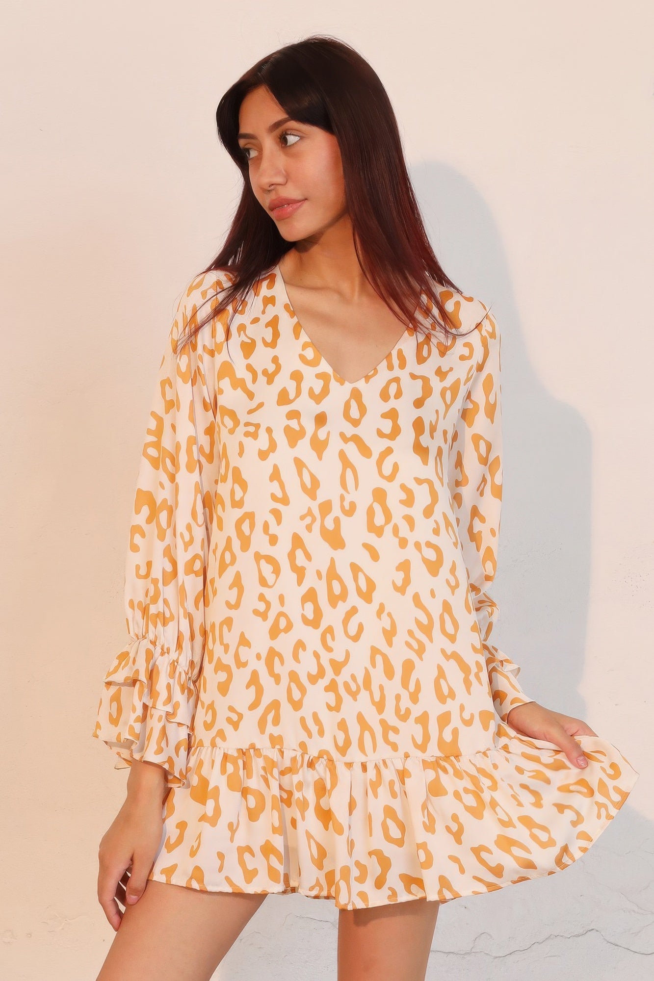 Simple Leopard Dress With Ruffle Cuff - Farnelli