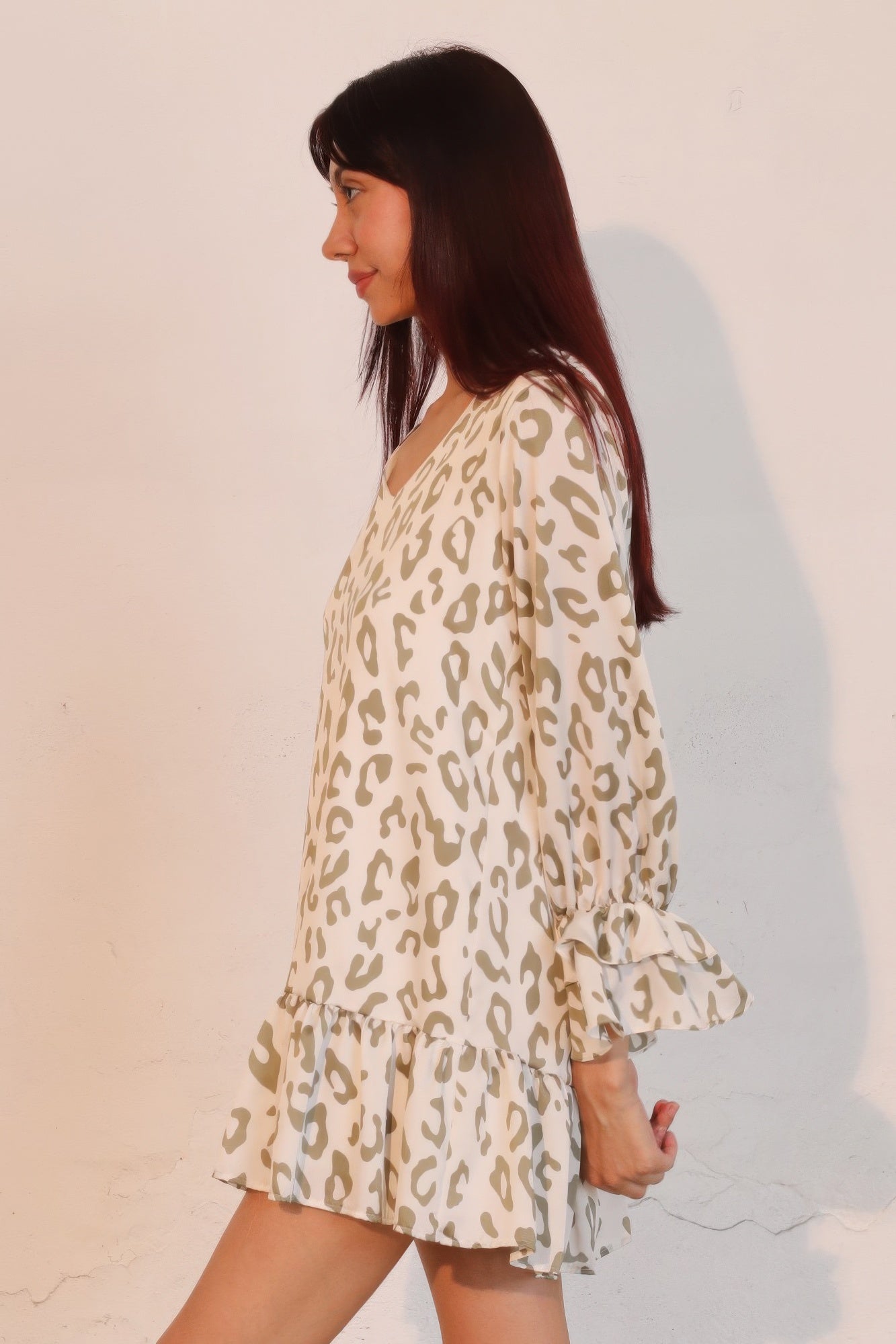 Simple Leopard Dress With Ruffle Cuff - Farnelli