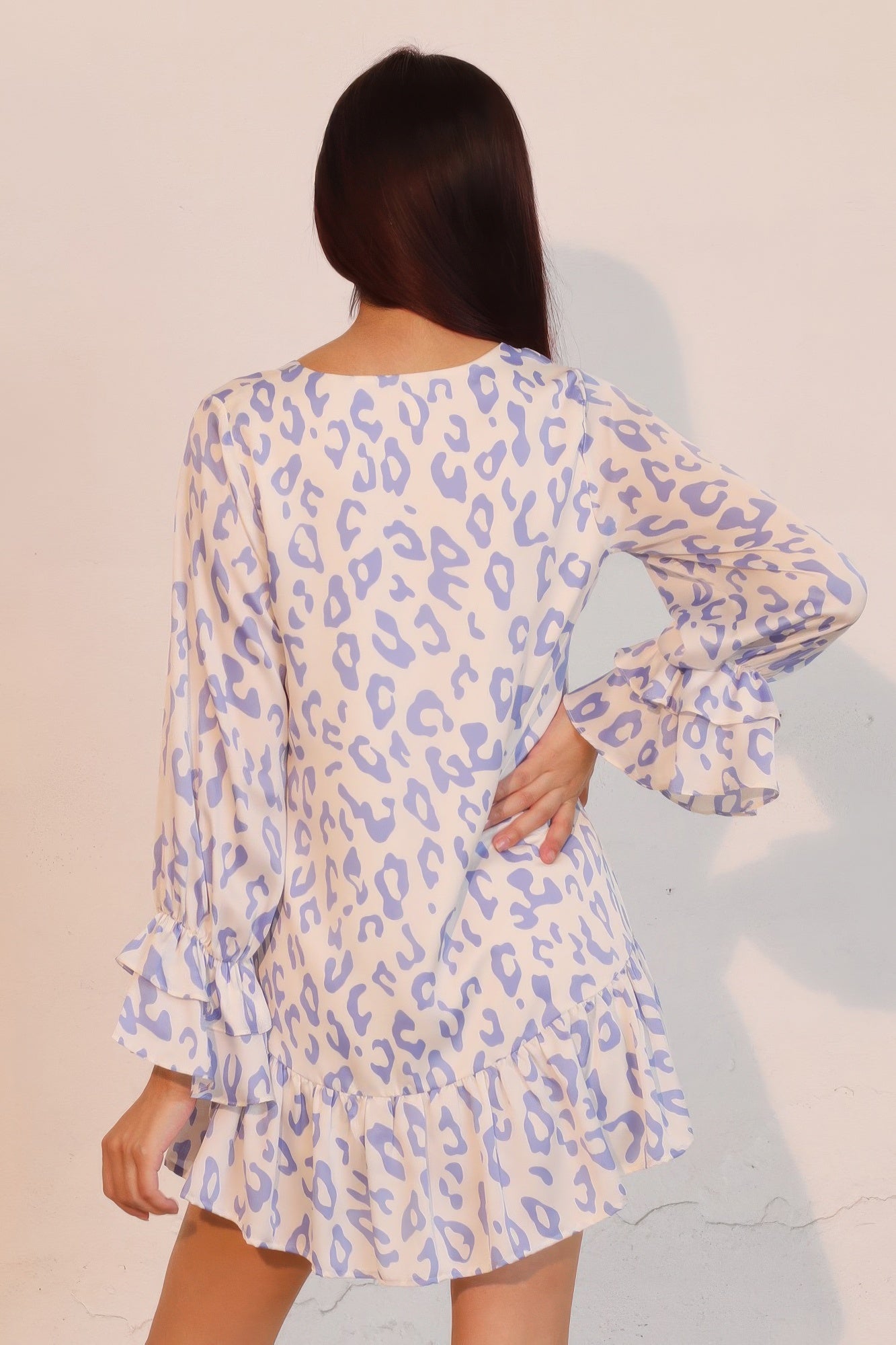 Simple Leopard Dress With Ruffle Cuff - Farnelli