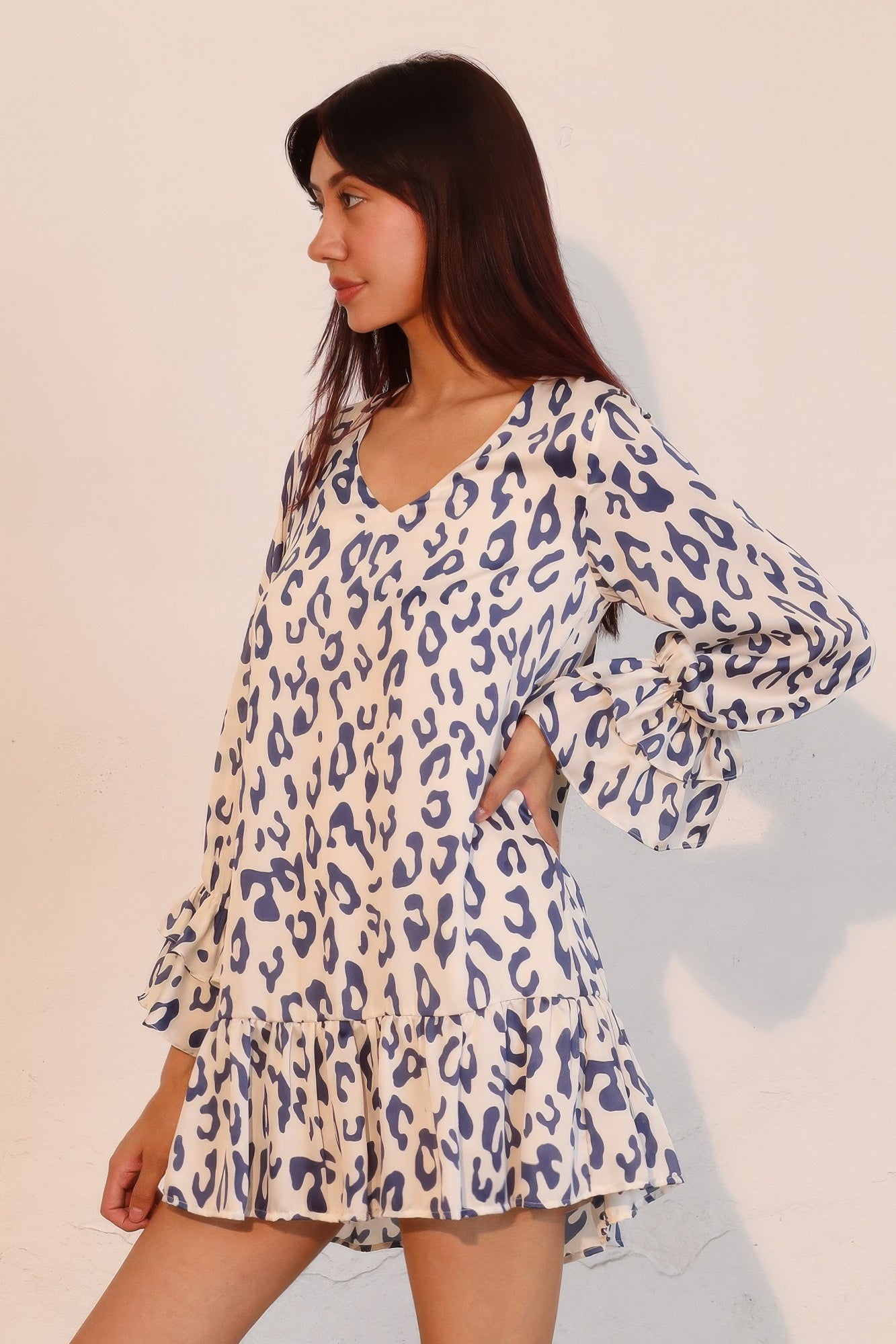 Simple Leopard Dress With Ruffle Cuff - Farnelli