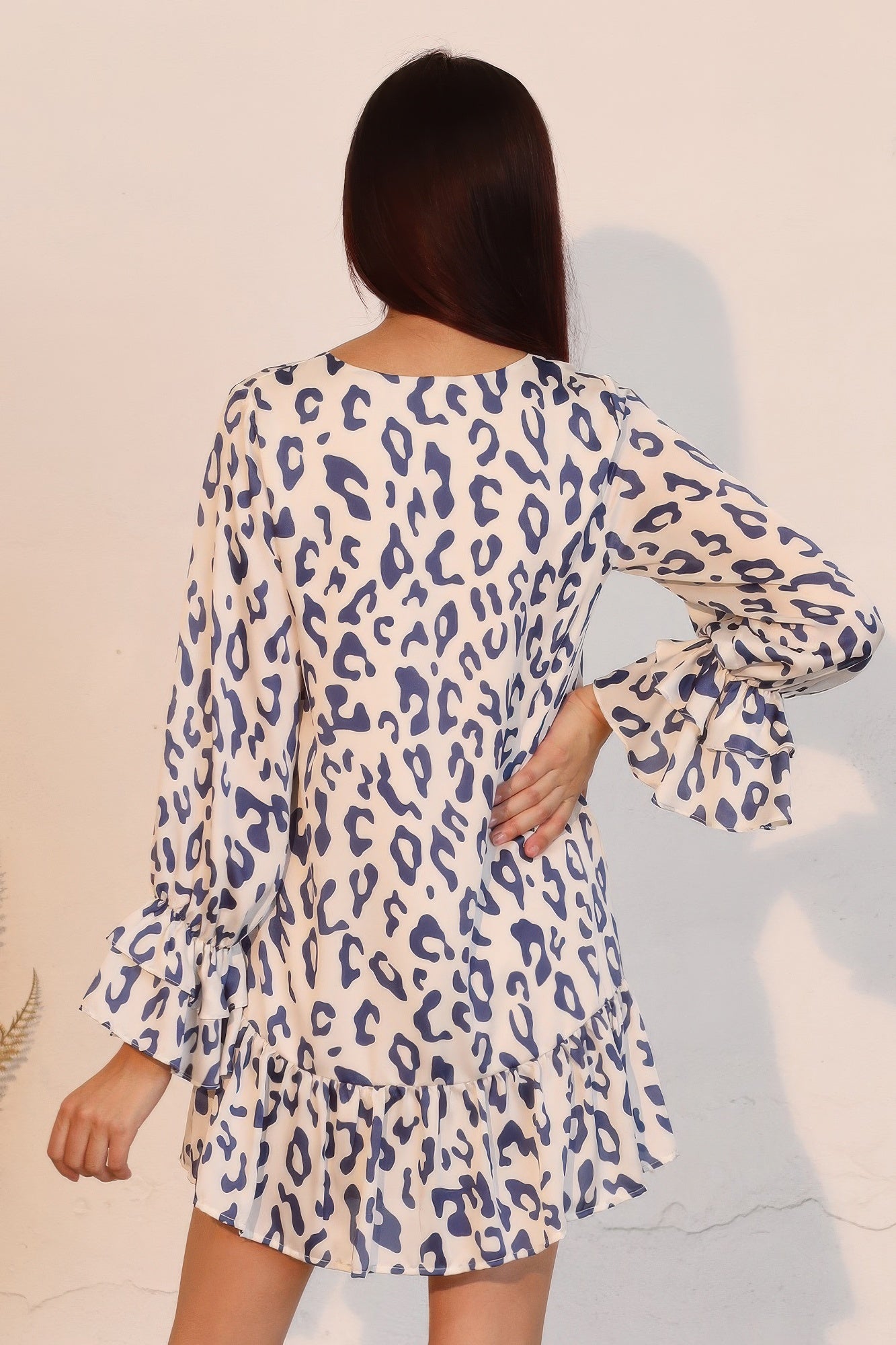 Simple Leopard Dress With Ruffle Cuff - Farnelli