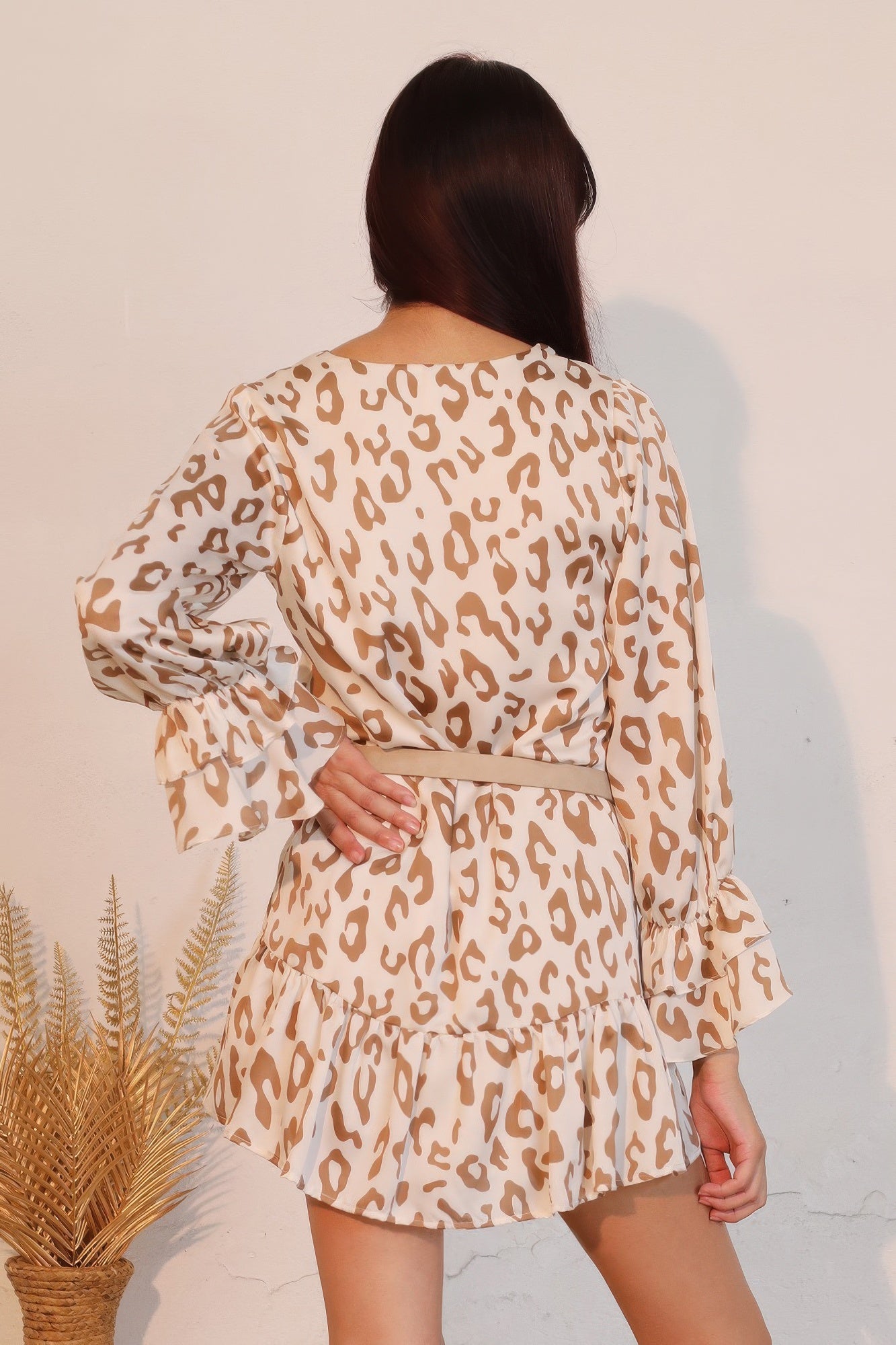 Simple Leopard Dress With Ruffle Cuff - Farnelli