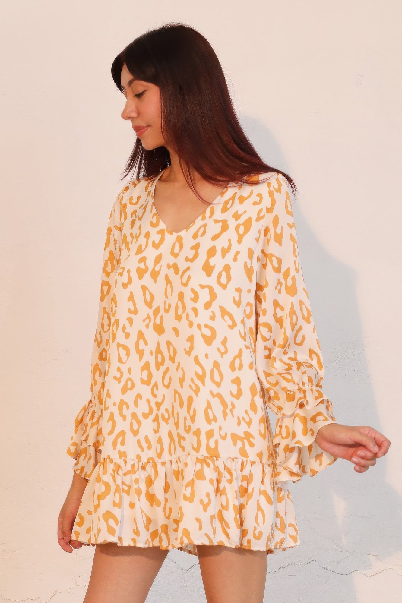Simple Leopard Dress With Ruffle Cuff - Farnelli