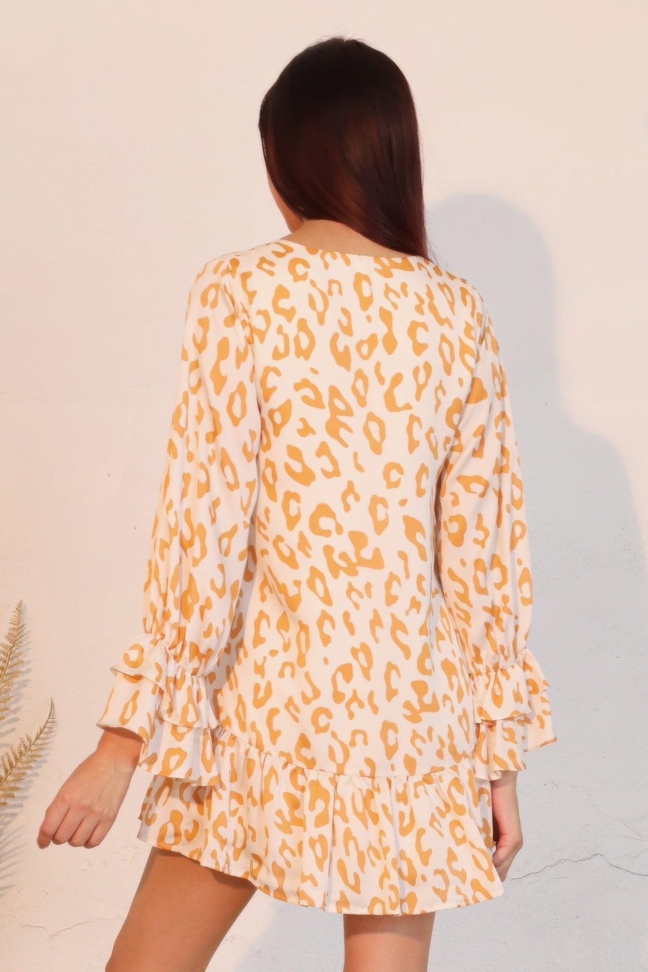 Simple Leopard Dress With Ruffle Cuff - Farnelli