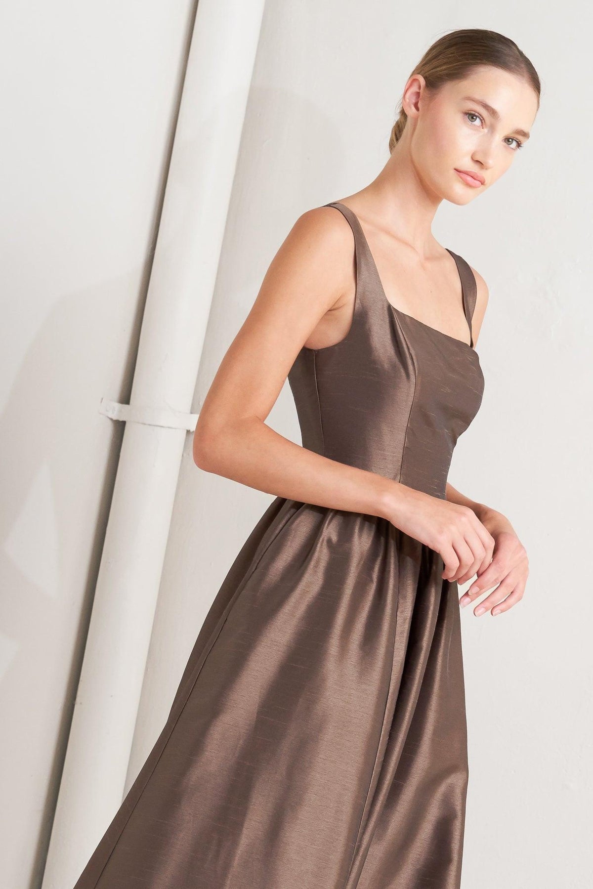 Flying Tomato CAFÉ LUSTER woven midi dress in brown, featuring a stylish, flowing fabric and a comfortable, elegant fit.