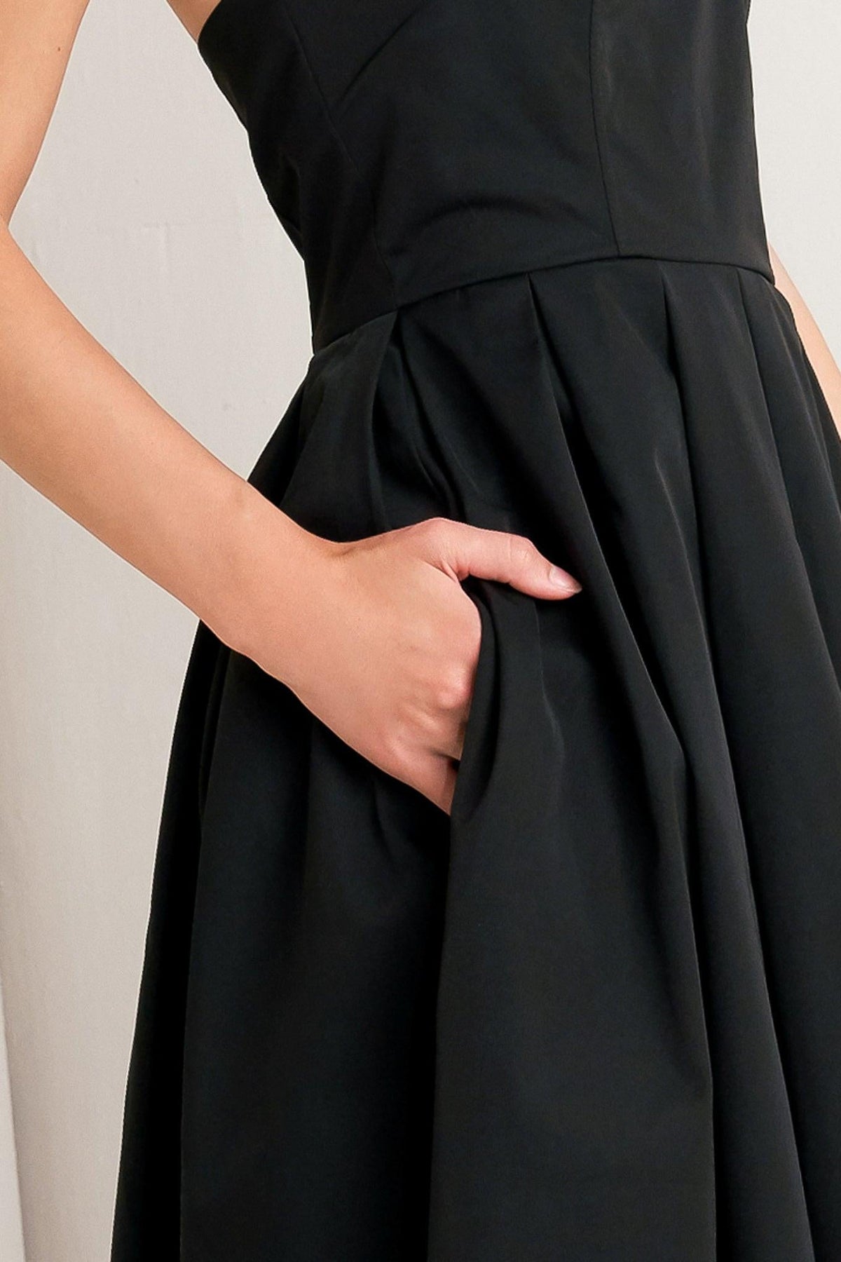 Flying Tomato Gala Noir woven midi dress in black, showcasing a stylish, flowing fabric and elegant design.