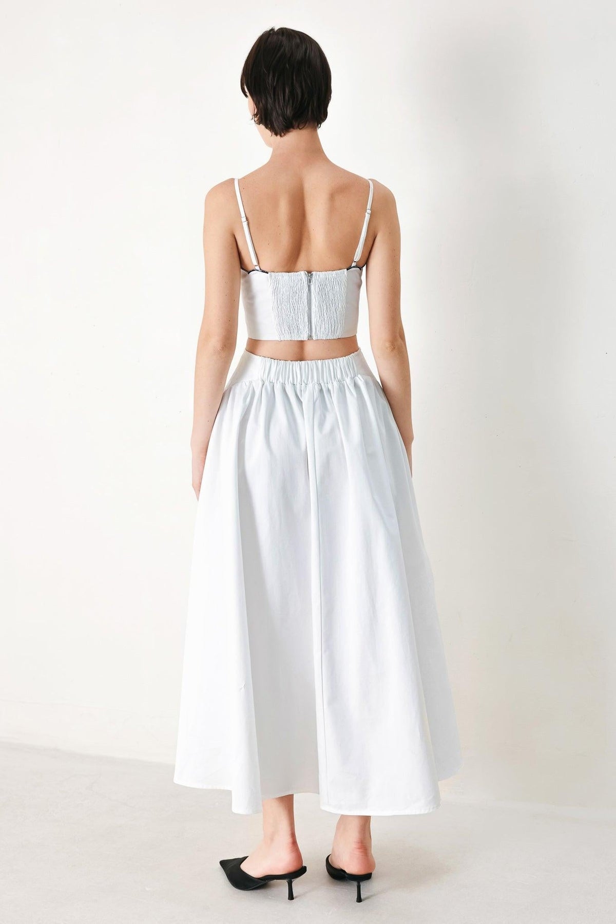 Flying Tomato PURE ELEGANCE woven midi dress in white and navy with a flowy, patterned fabric and sleeveless design.