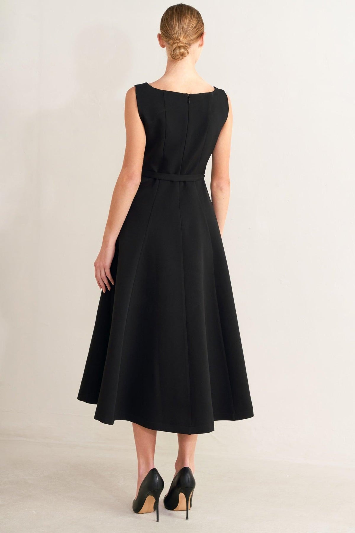 Flying Tomato Paris After Dark woven midi dress in black, stylish sleeveless dress with a flowy, elegant design.