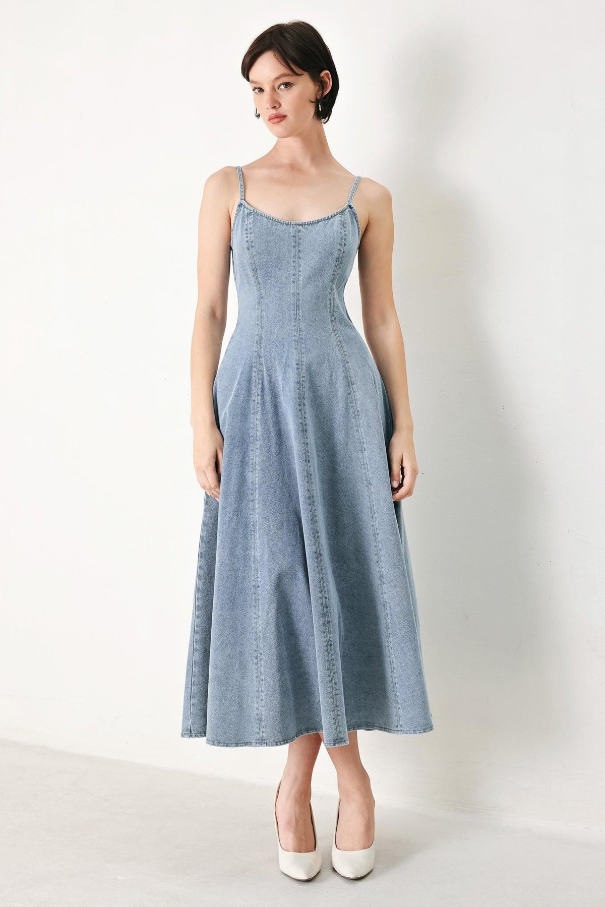 Flying Tomato Cloud Ninette denim midi dress in light denim, featuring a relaxed fit and stylish design.