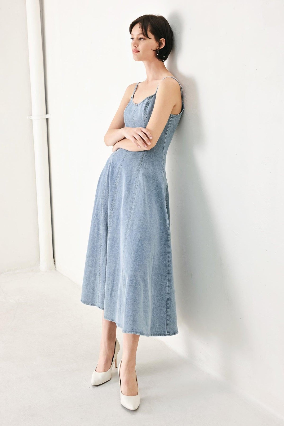 Flying Tomato Cloud Ninette denim midi dress in light denim, featuring a relaxed fit and stylish design.