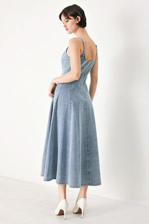 Flying Tomato Cloud Ninette denim midi dress in light denim fabric, featuring a fitted waist and sleeveless design.