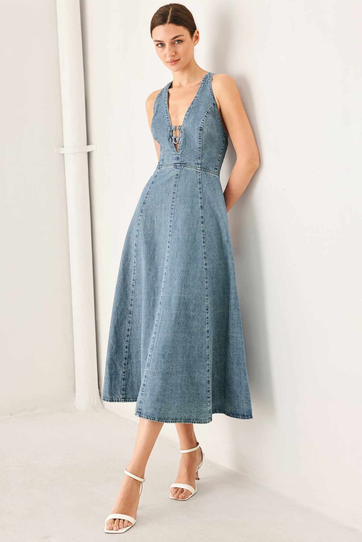 Light denim Sunday Muse denim midi dress by Flying Tomato, featuring a classic fit and stylish design.