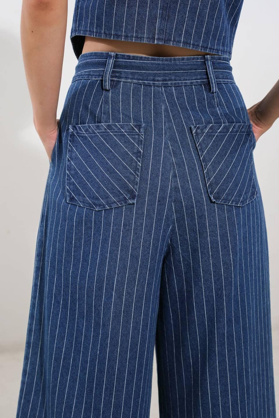 Medium indigo Flying Tomato I Still Believe denim pants showing a relaxed fit and classic five-pocket design.