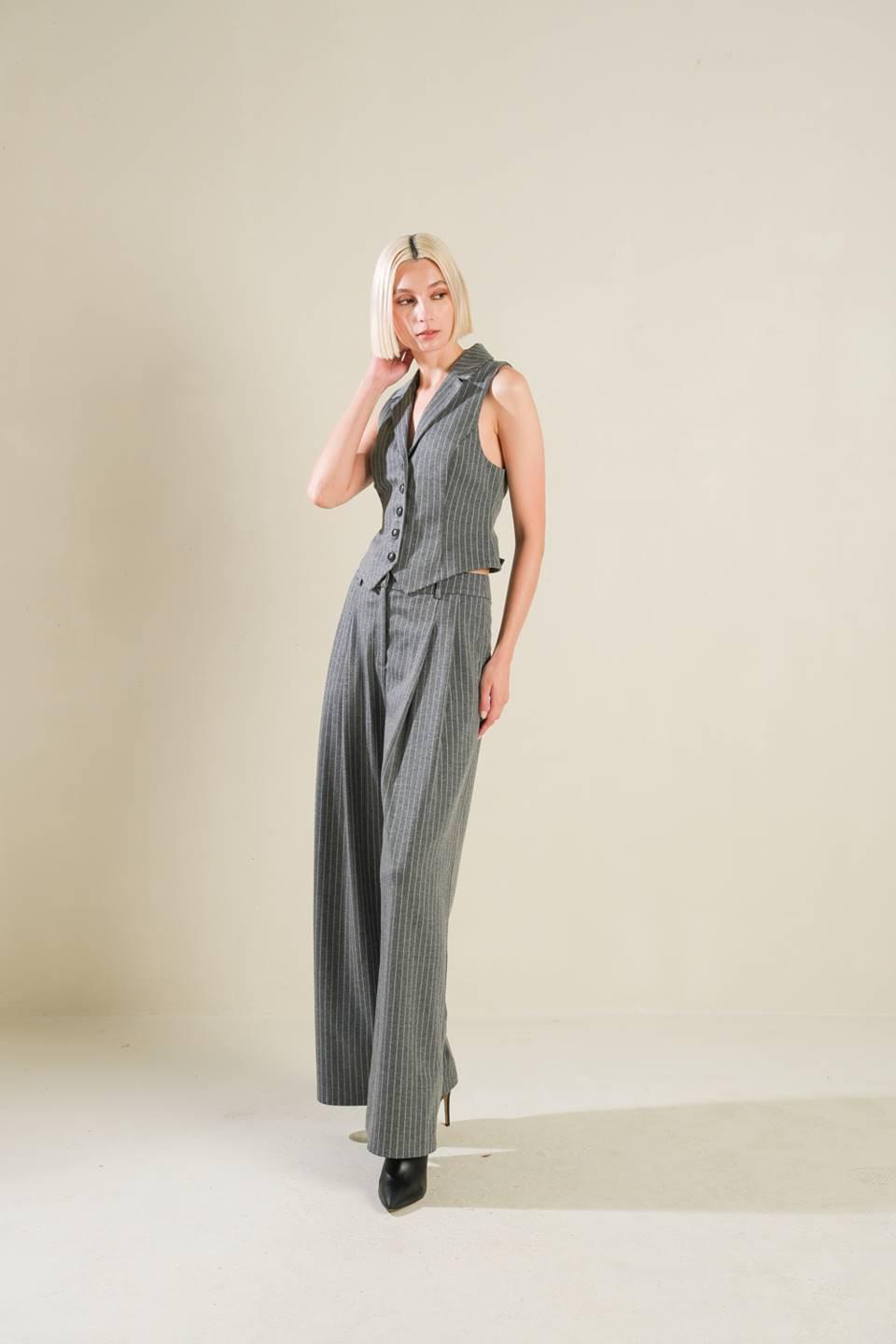 Flying Tomato Wanna Be Loved woven pants in grey and white with a relaxed fit and stylish pattern.