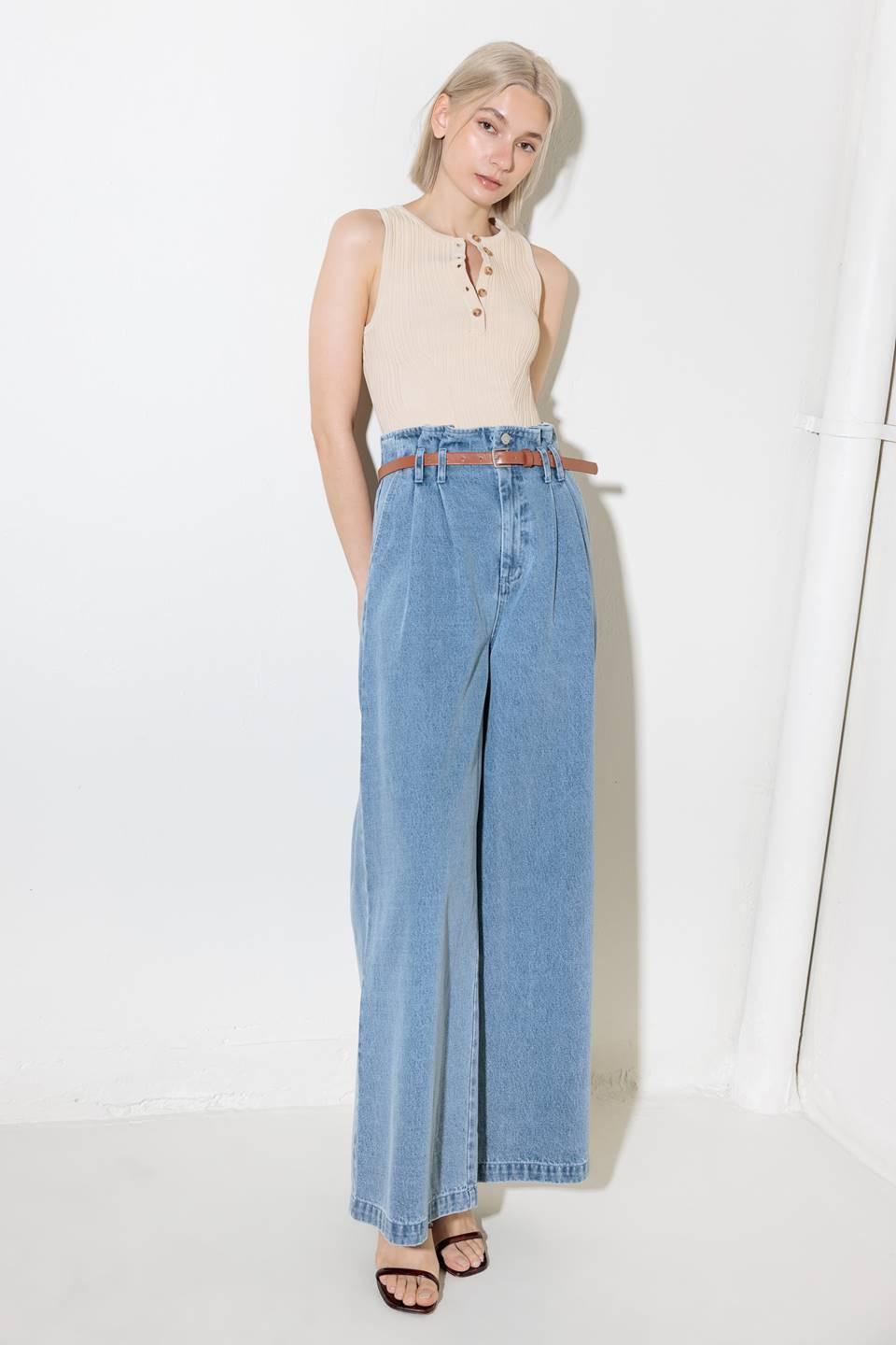 Light denim Flying Tomato Kissed by Sunlight denim pants, stylish casual pants with classic denim details and a relaxed fit.