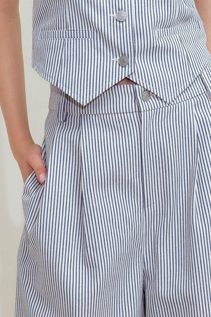 Flying Tomato Coastal Chic woven pants in white and navy, lightweight casual pants with a relaxed fit and textured fabric.