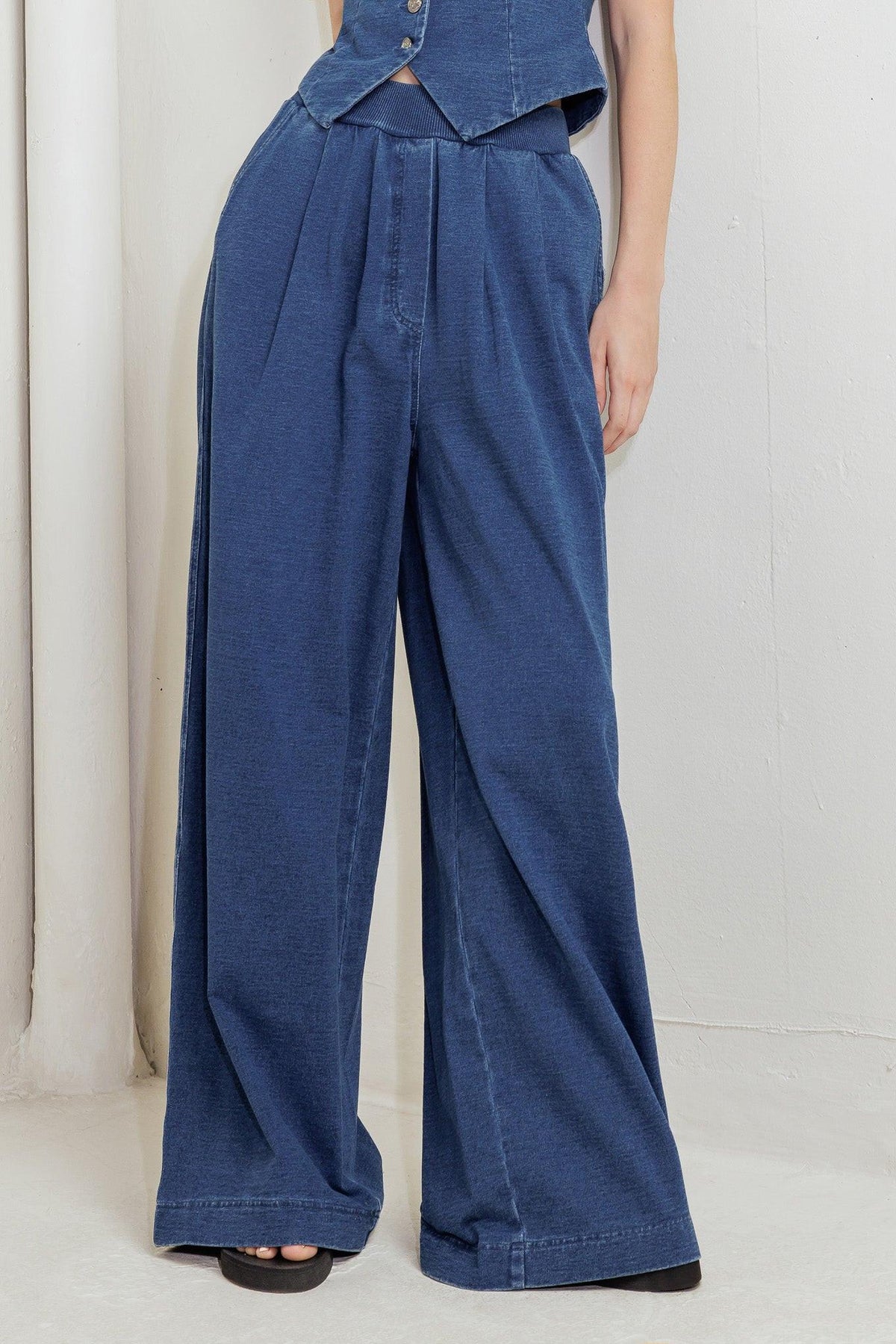 Flying Tomato urban indigo French terry denim pants with relaxed fit and classic five-pocket design.