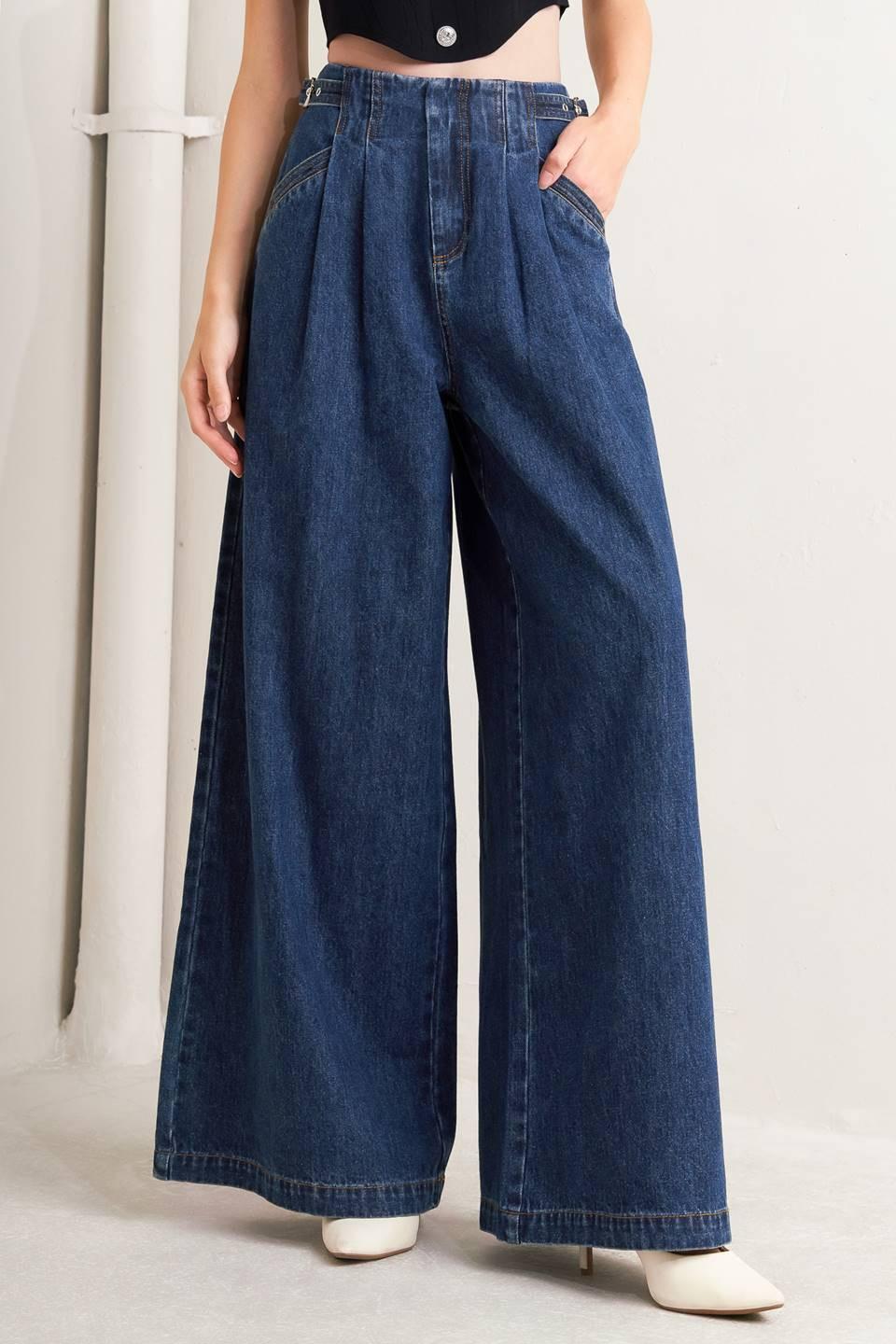 Flying Tomato Sharp Femininity denim pants, stylish blue jeans with a fitted design, shown on a model.