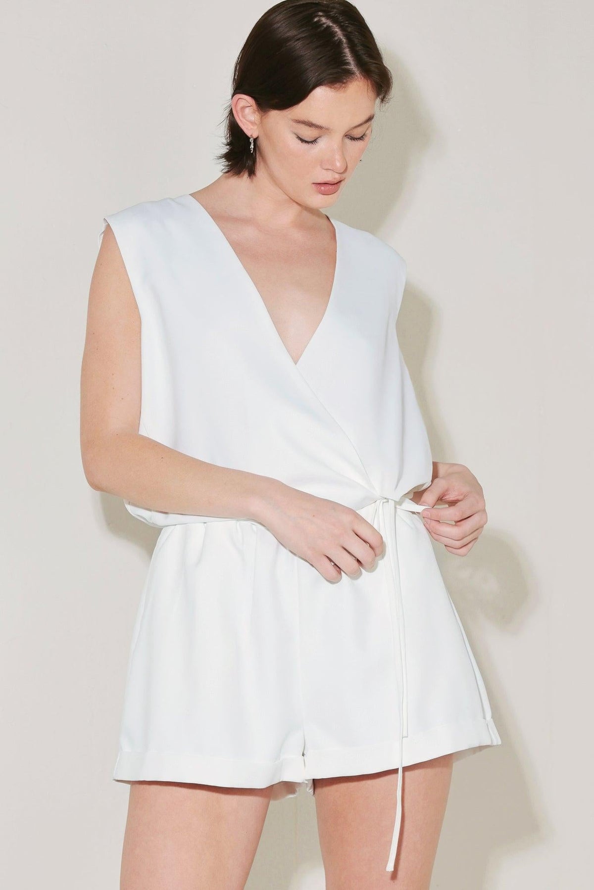 Flying Tomato Summer Icon Mode woven shorts in white, featuring a casual design and woven fabric, suitable for warm weather.