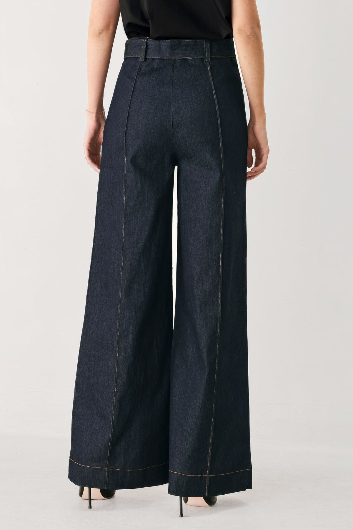 Flying Tomato Urban Stitch dark denim pants with classic five-pocket design and straight-leg fit.