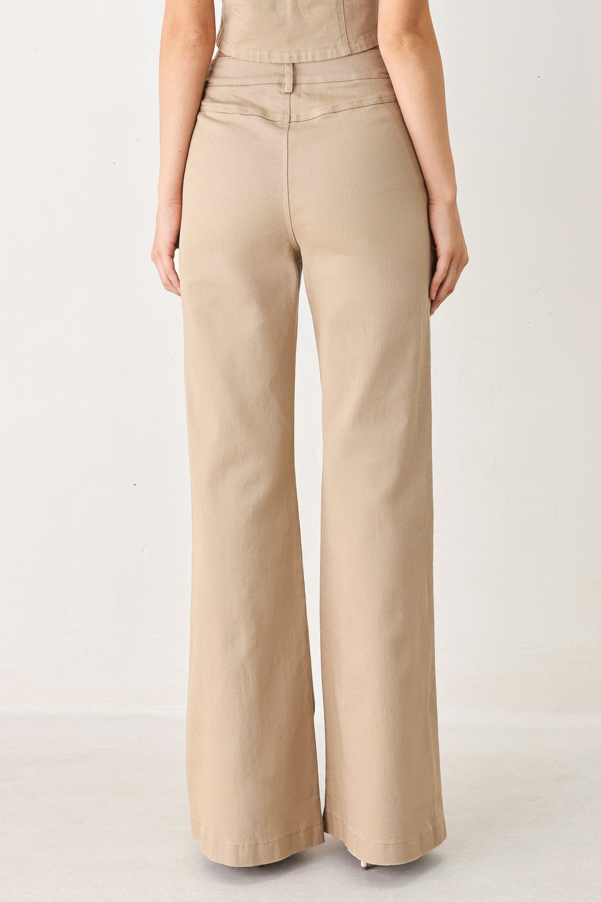 Flying Tomato Portofino woven pants in taupe, featuring a relaxed fit with woven fabric and side pockets.