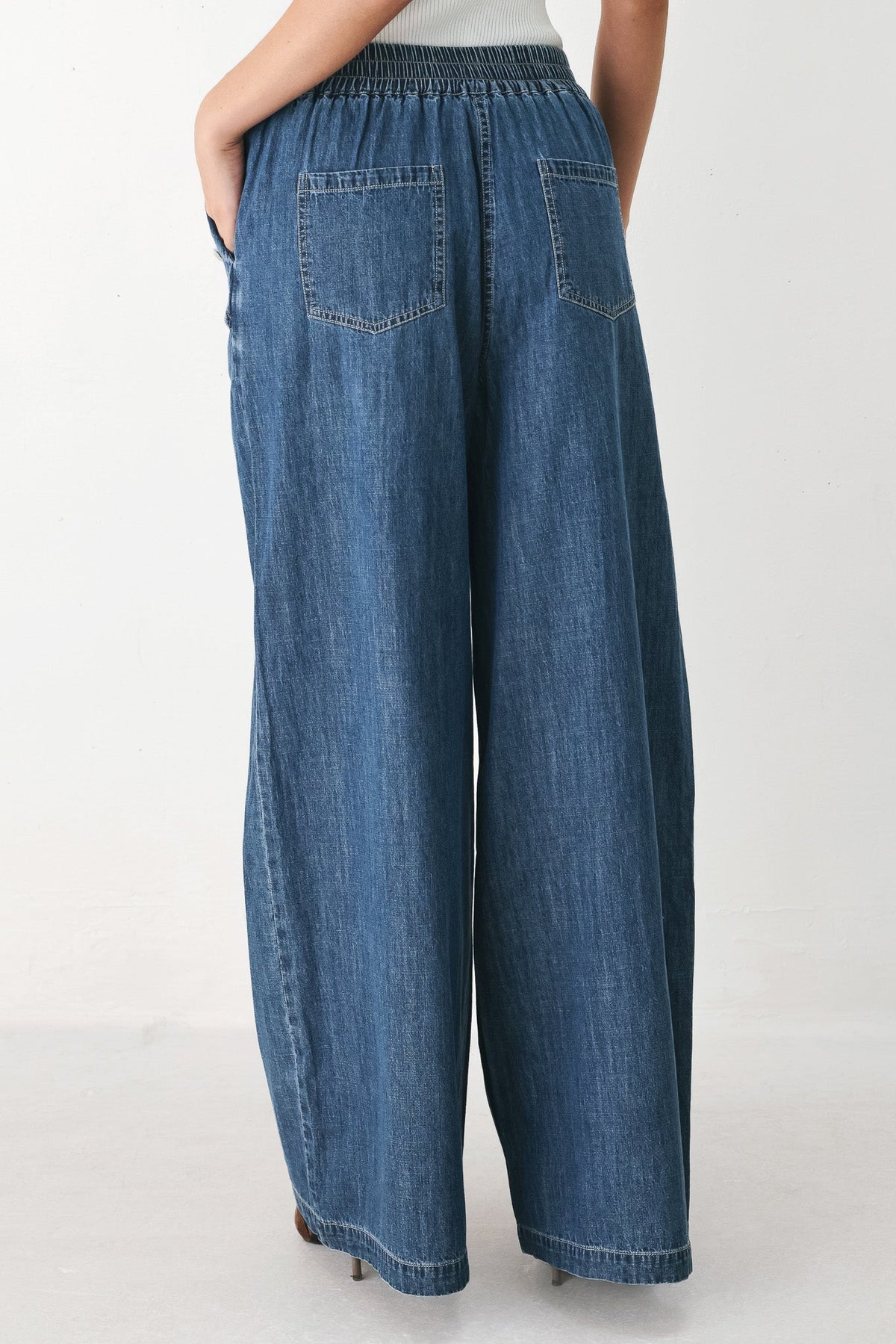 Flying Tomato Indigo Comfort Line denim pants with classic five-pocket design and straight-leg fit.