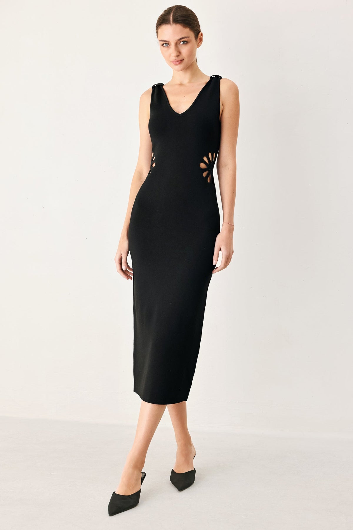 Black Flying Tomato Modern Bloom Sweater MIDI Dress with long sleeves and floral pattern, casual and stylish for fall.
