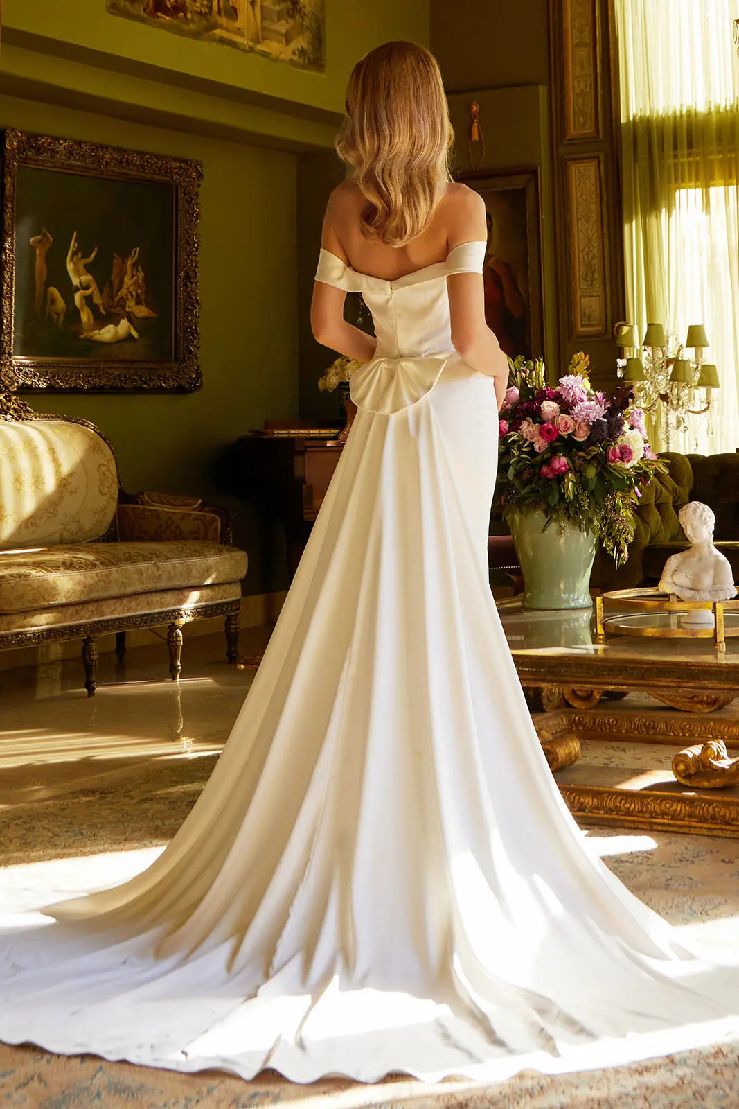 Form-Fitting Wedding Dress  A Sweetheart Neckline, Off-Shoulder - Farnelli