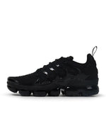 Nike Air VaporMax Plus men's footwear in black and black, side view
