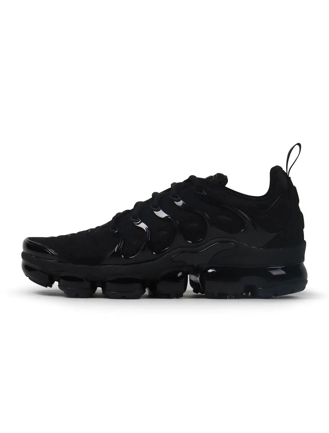 Nike Air VaporMax Plus men's footwear in black and black, side view
