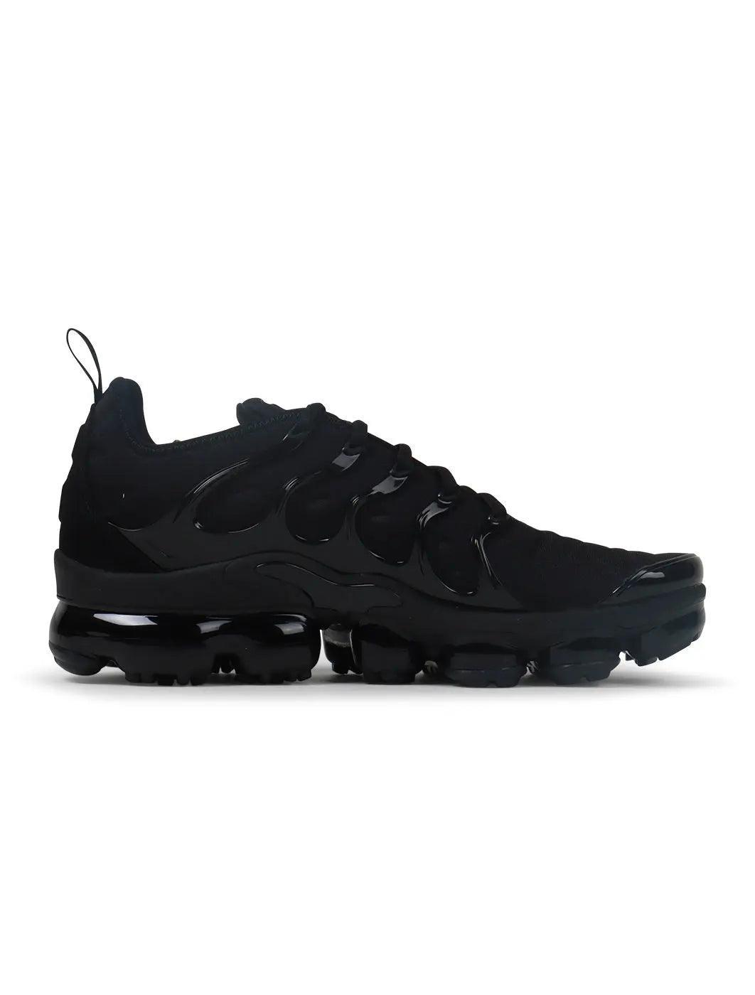 Nike Men's Air Vapormax Plus black and black sneakers, side view