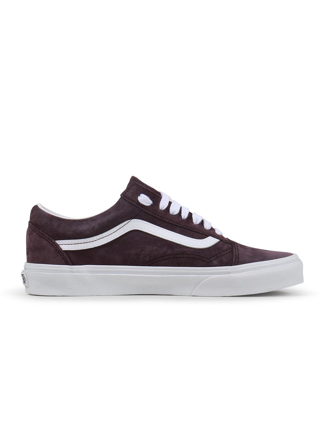 Vans men's Old Skool sneakers in pig suede and wine tasting color, showcasing classic skate shoe design and stylish material details.