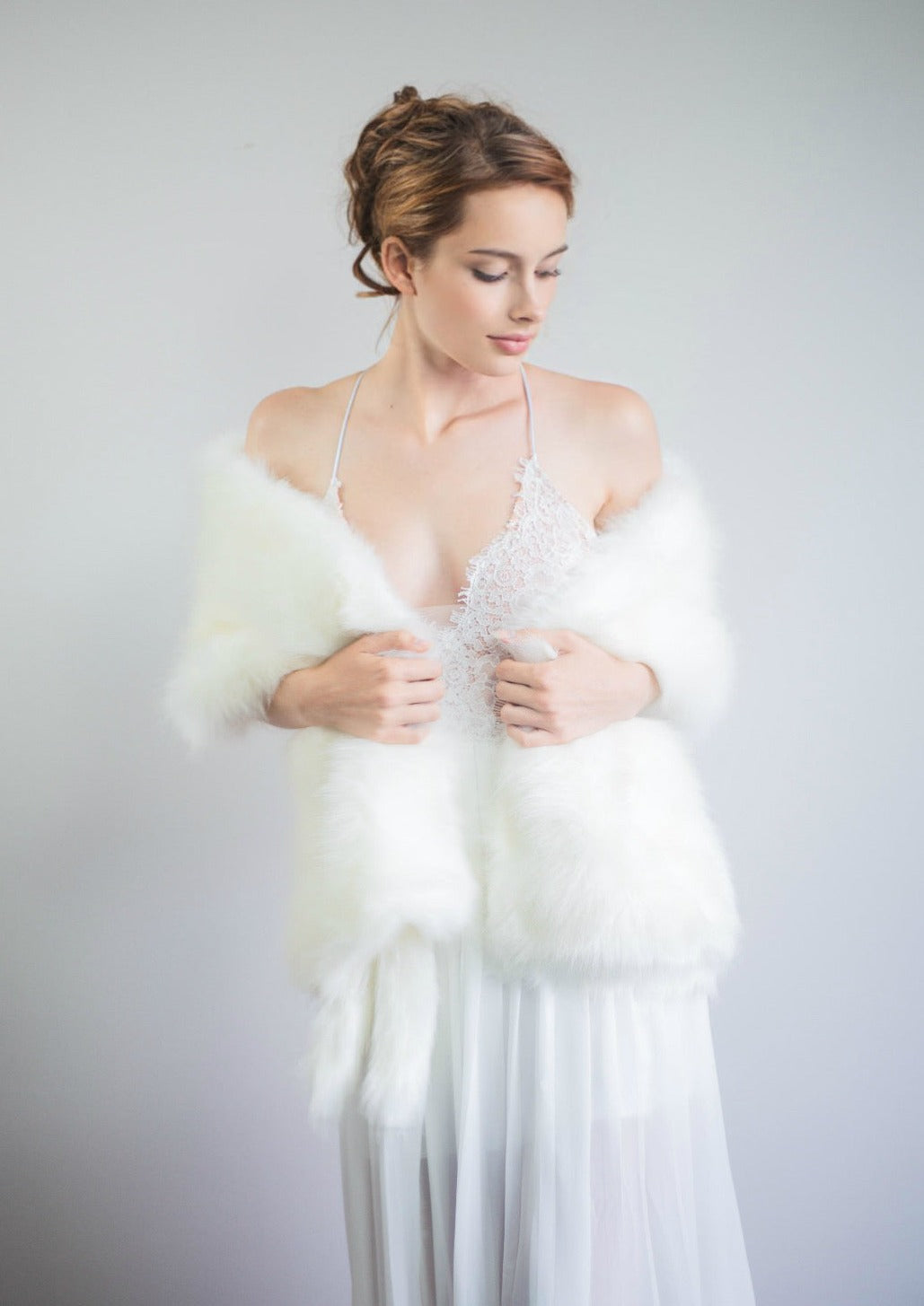 Ivory / White Fur Shawl (Lilian Ivy03)
