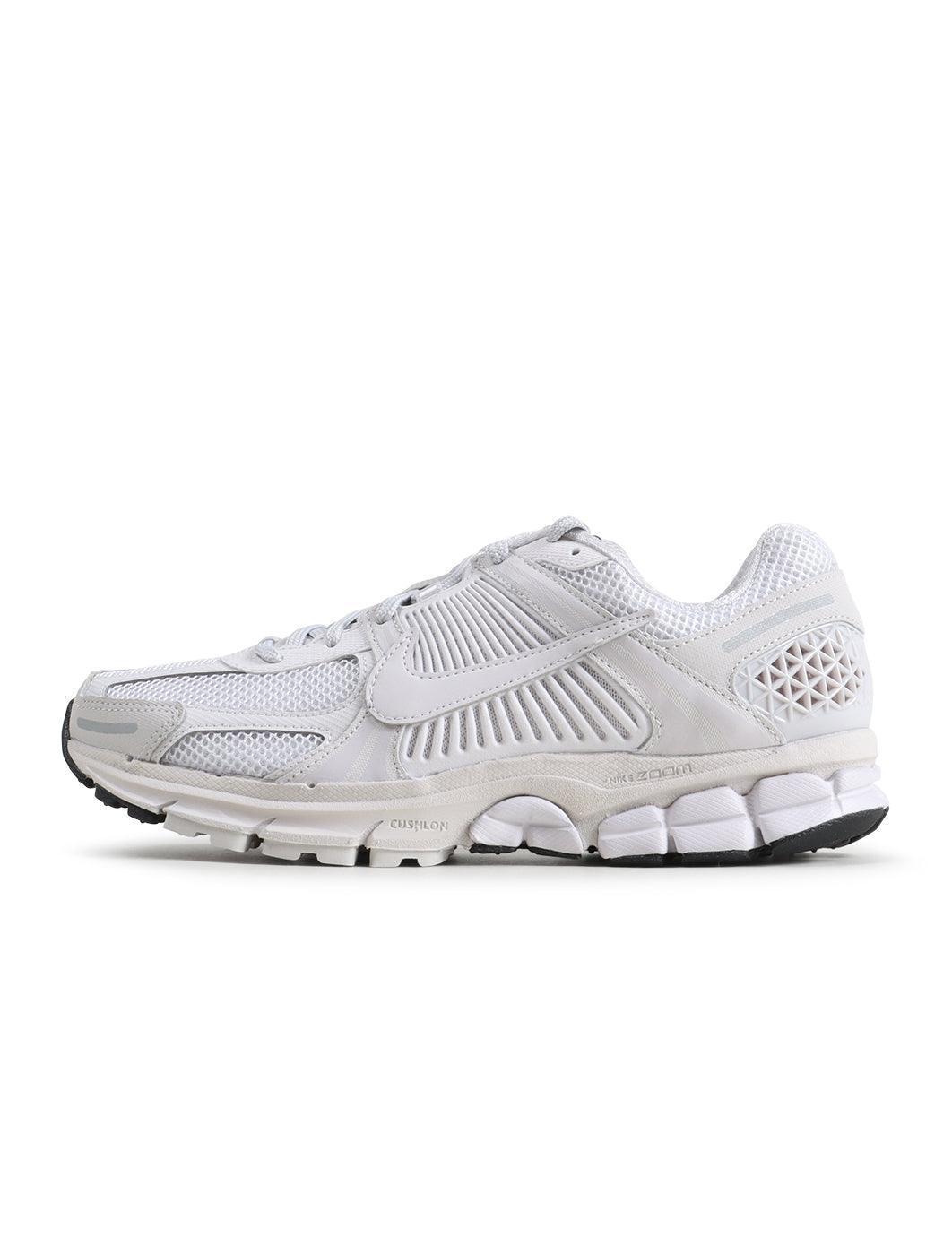 Nike Men's Zoom Vomero 5 sneakers in Vast Grey, side view