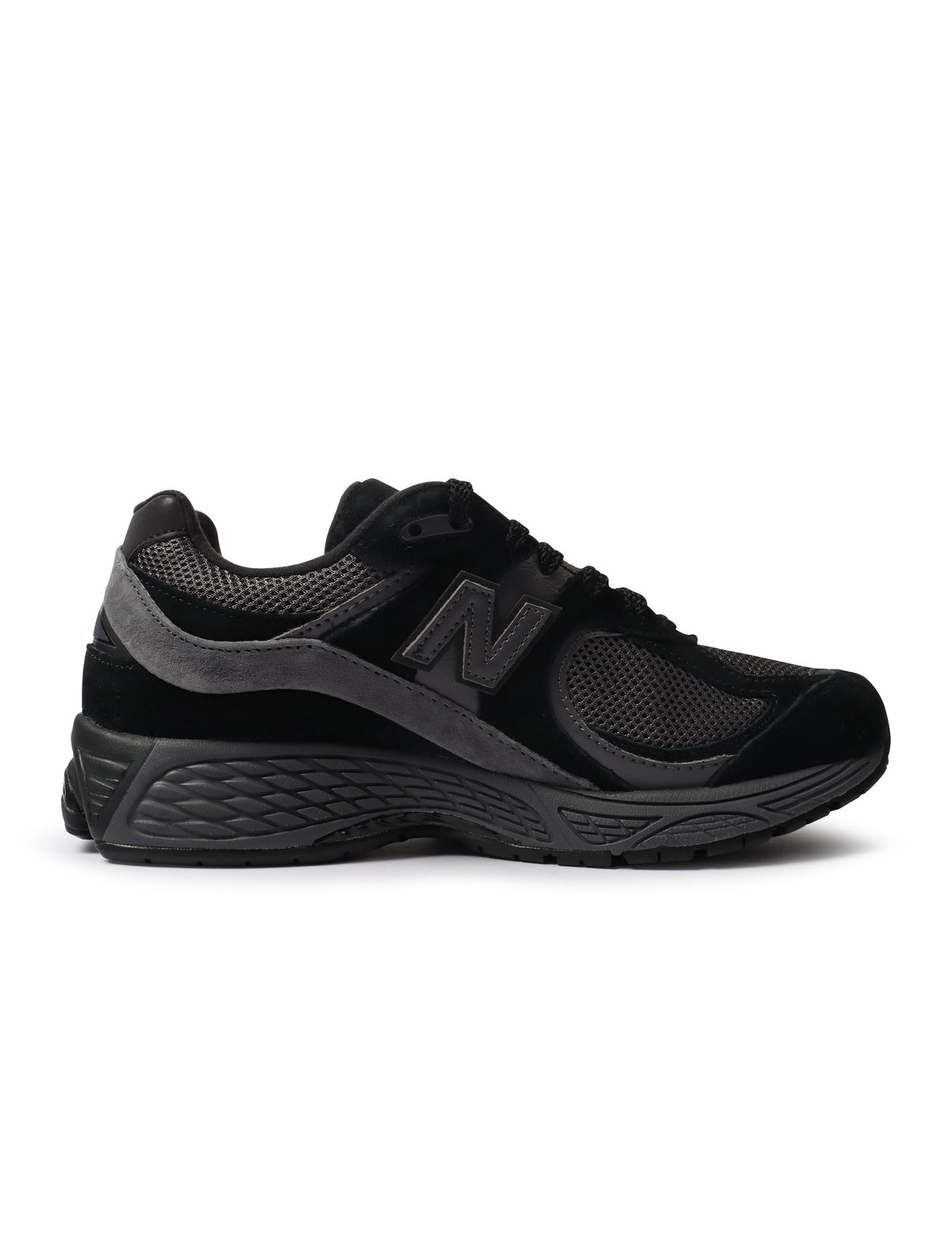 Black New Balance 2002R men's shoes, casual footwear with sleek design and comfortable fit, shown in close-up image.