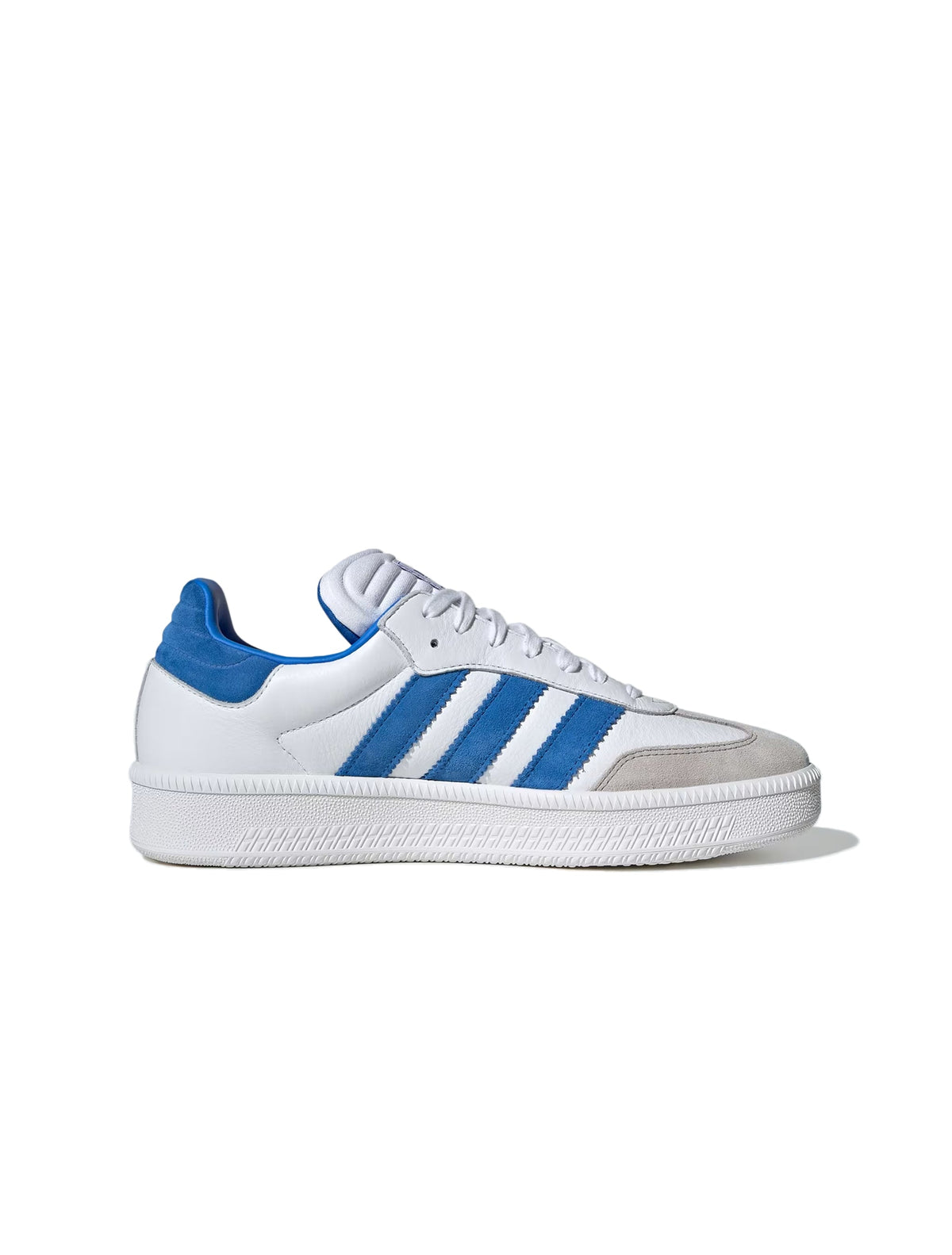 Gradeschool Adidas Samba XLG sneakers in white and royal colorway, featuring classic design and durable rubber outsole.