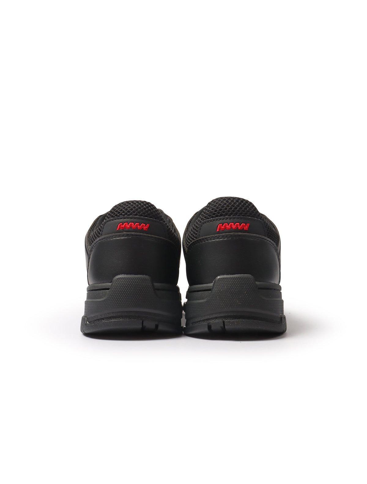 Denim Exchange Hugo Yarrow black sneakers for men, low-top footwear with lace-up design