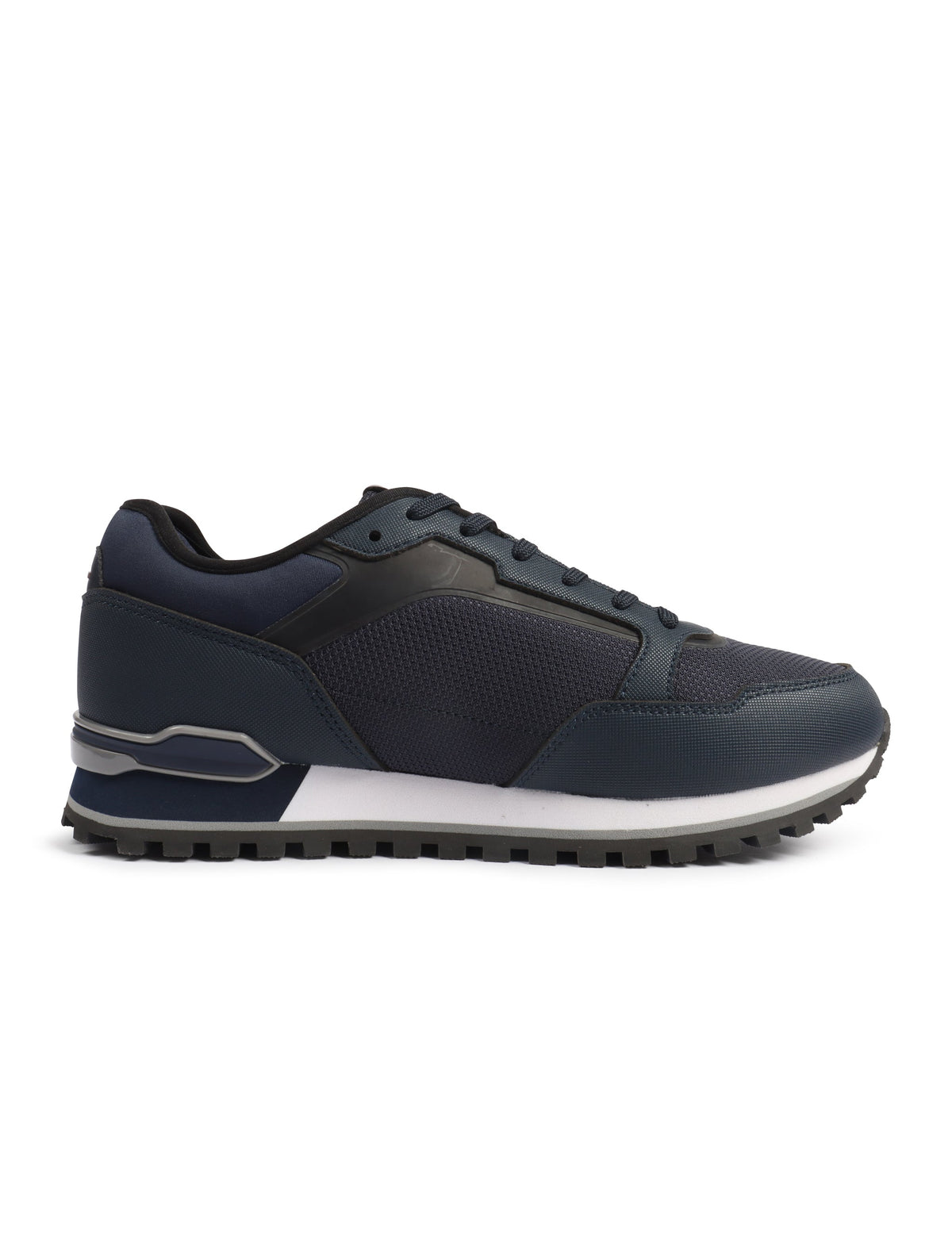 Dark blue Hugo Boss men's Parkour Runn shoes with sleek design and athletic style, ideal for running and casual wear.
