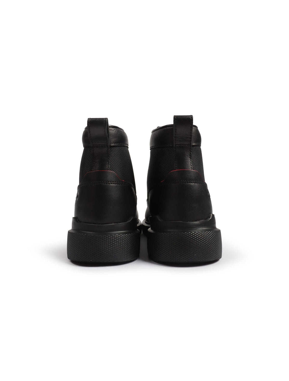 Black Hugo Nash Halb Boot for men by Denim Exchange, featuring sleek leather design and sturdy sole, perfect for casual wear.