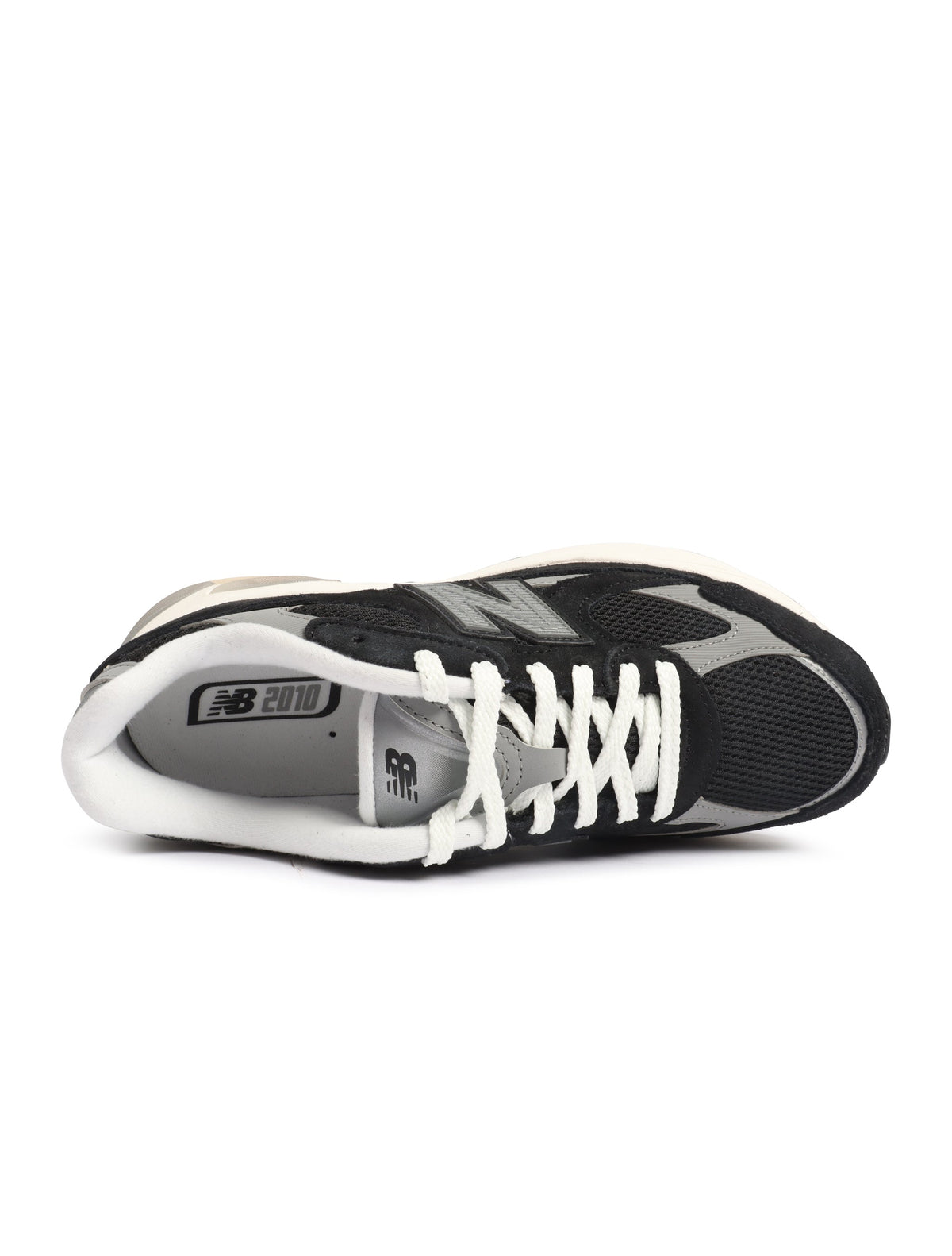 Black New Balance men's Abzorb 2010 sneakers with padded collar and white sole, designed for comfort and support.