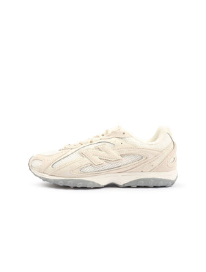 Beige New Balance women's 204L footwear with denim accents, stylish and comfortable for casual wear.