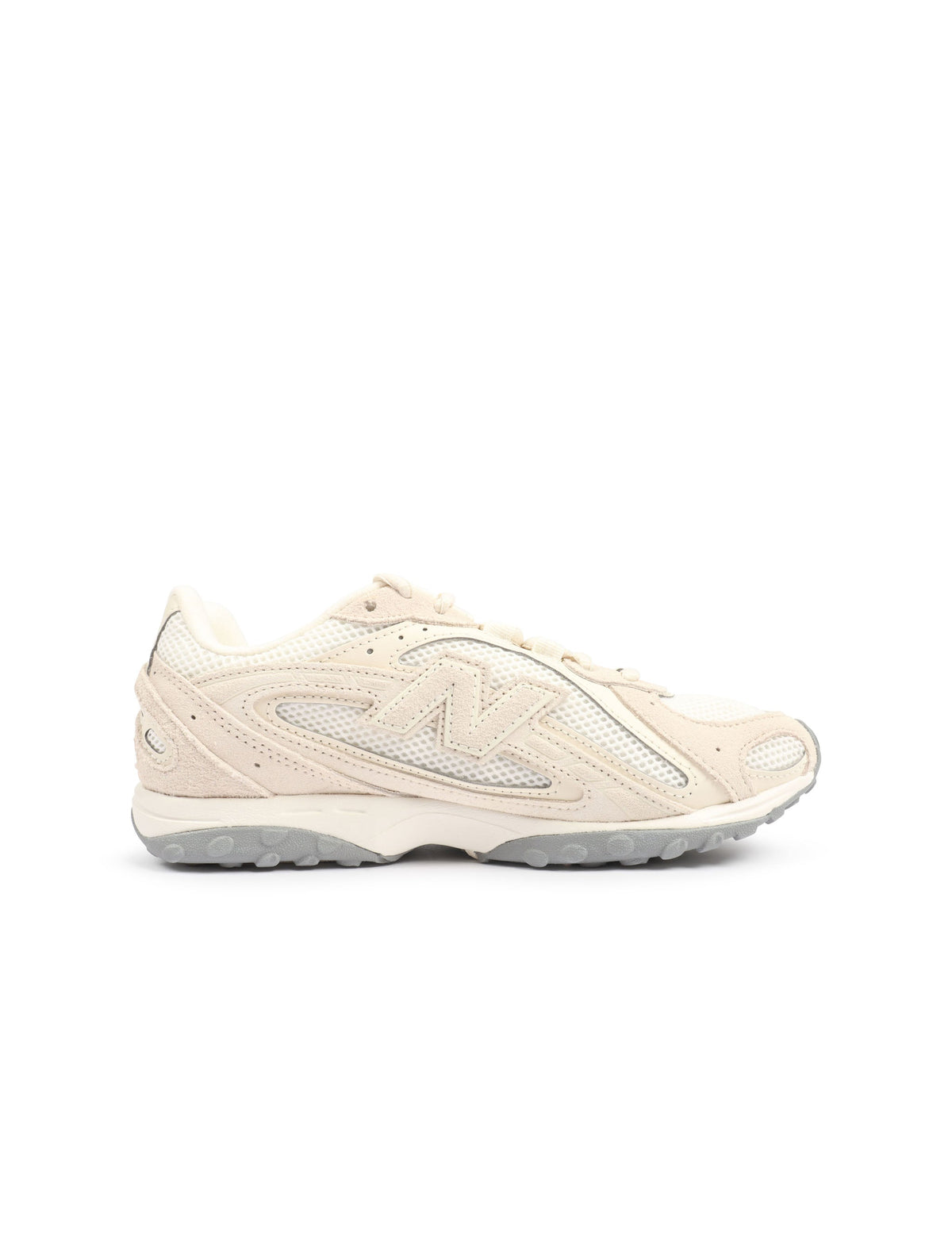 Beige New Balance women's 204L footwear with denim accents, stylish and comfortable for casual wear.