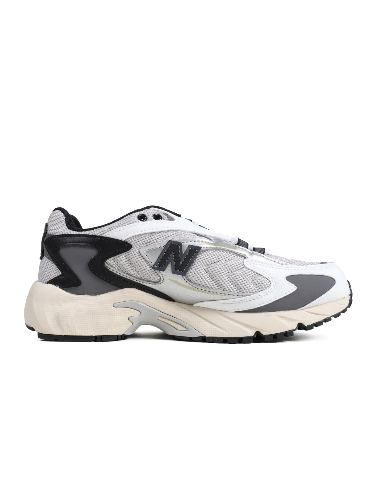 New Balance Men's 725 Matter Black sneakers in a low-top athletic design