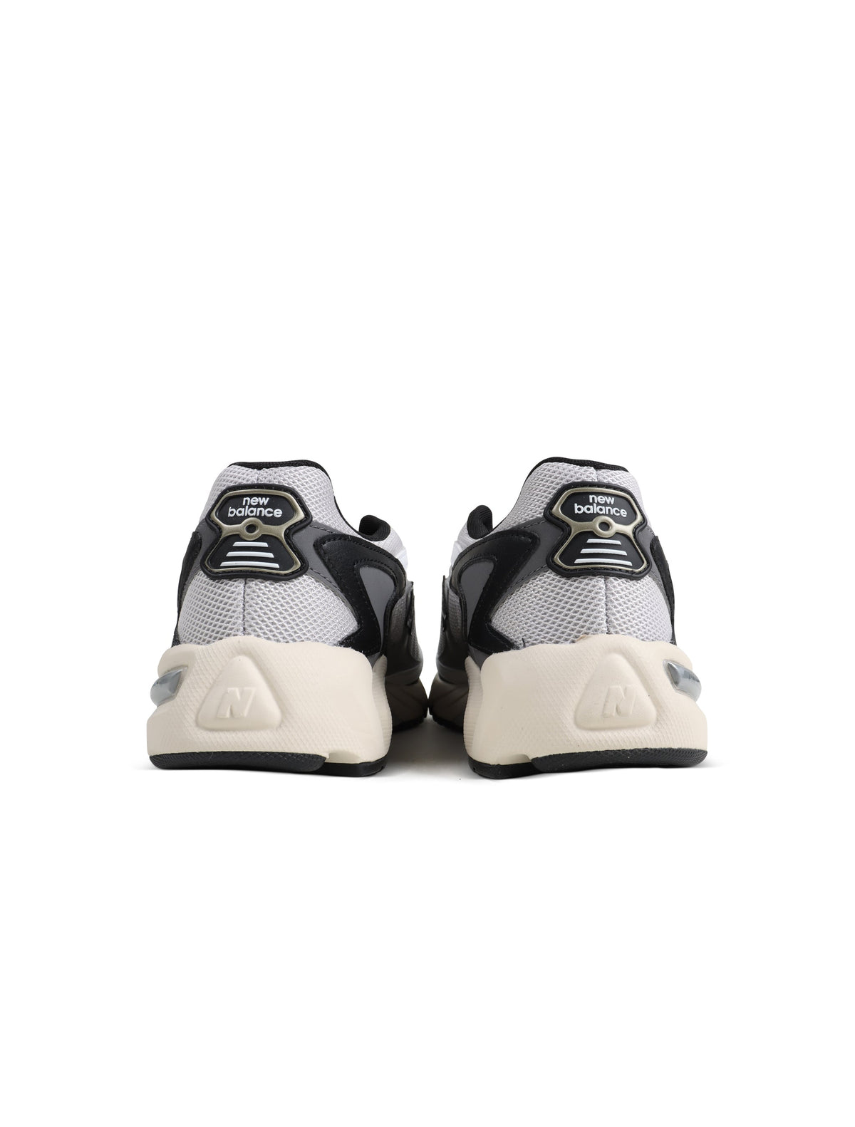 New Balance men's 725 Matter Black sneakers in a black and gray design