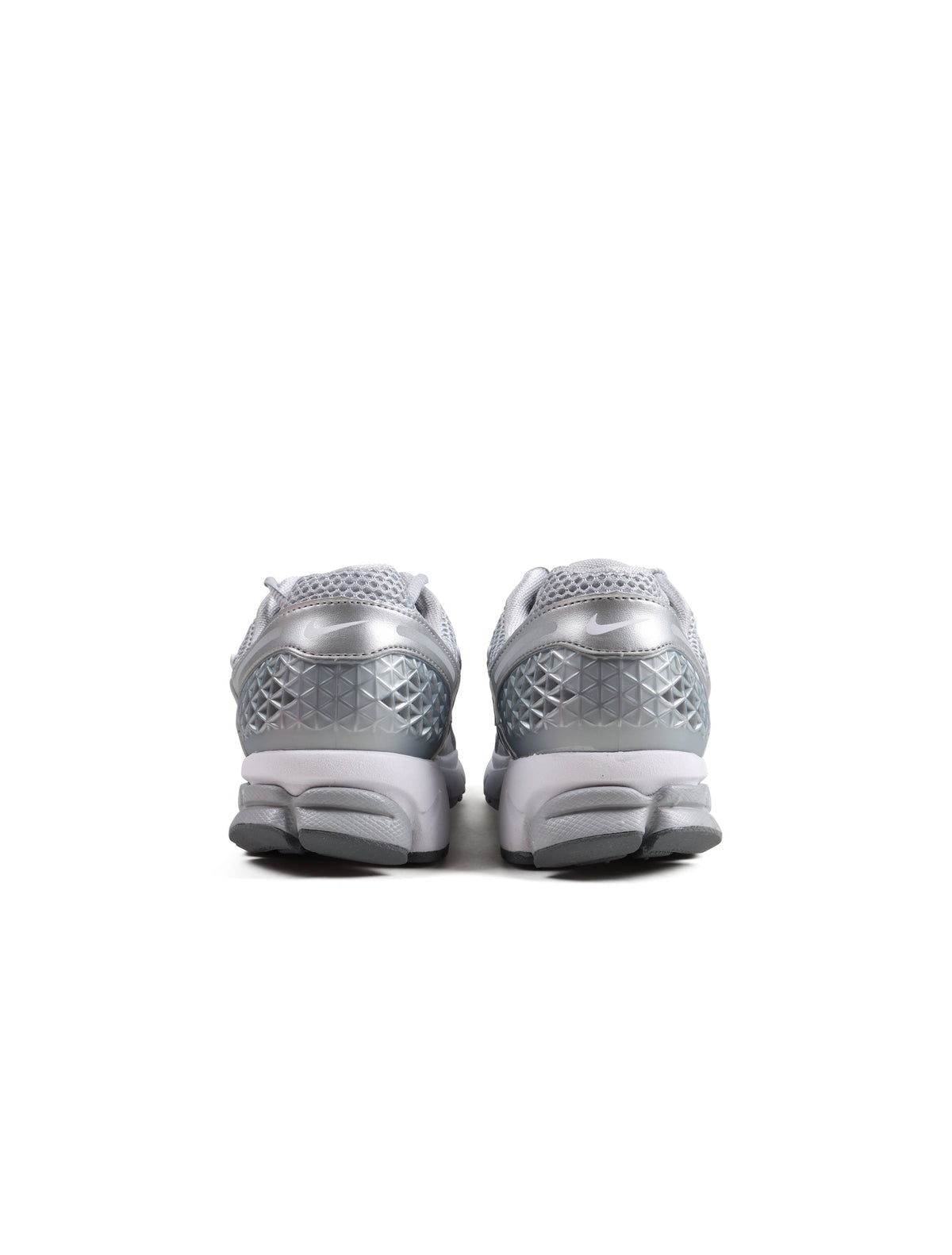 Nike men’s Zoom Vomero 5 sneakers in wolf grey and white, side view