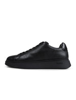 Black Boss Bulton Runn men's shoes featuring sleek design and lace-up closure, perfect for casual and athletic wear.
