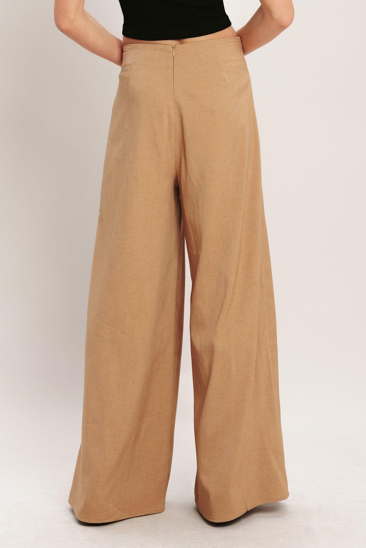 Flying Tomato Caramel Coast woven pants in taupe with a relaxed fit and woven fabric, showcased on a neutral background.