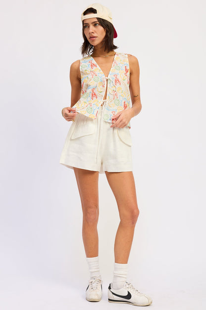 Emory Park Onira vest top in ivory multi with a sleeveless design and stylish pattern, perfect for casual wear.